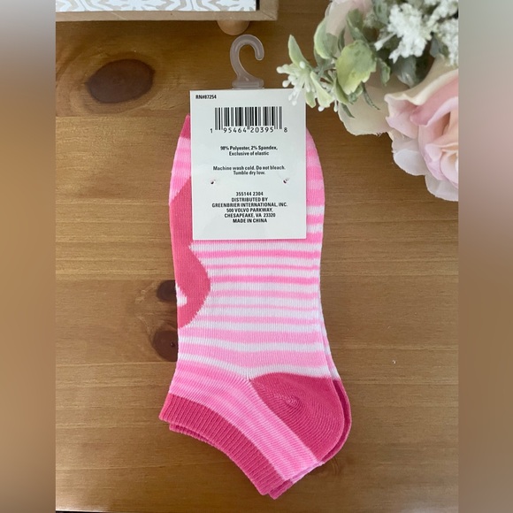 Breast Cancer Awareness Crew Socks Pink Ribbon FREE GIFT WRAPPING! - Picture 2 of 2